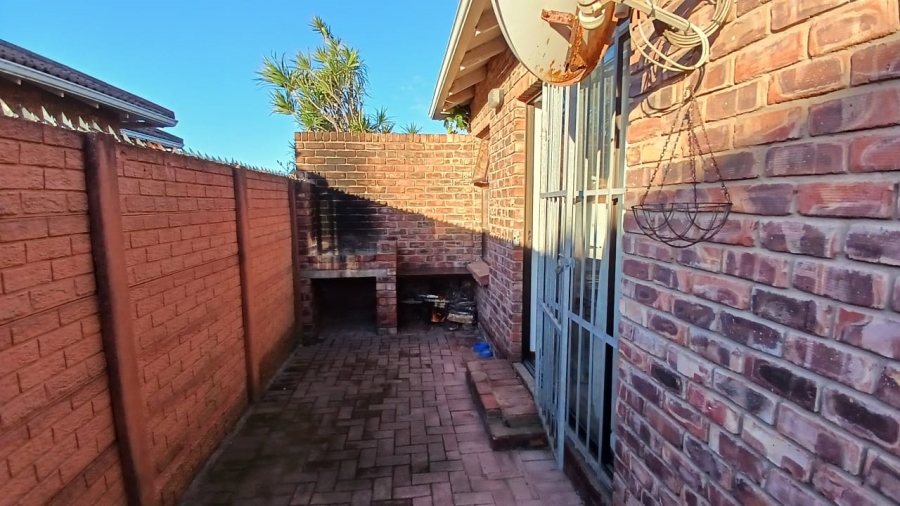 To Let 2 Bedroom Property for Rent in Overbaakens Eastern Cape